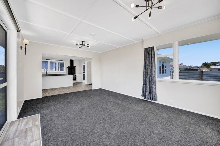 Photo of property in 1a Robbins Crescent, Hawera, 4610