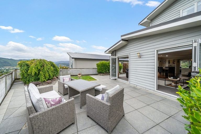Photo of property in 43 Seymour Grove, Kingsley Heights, Upper Hutt, 5018