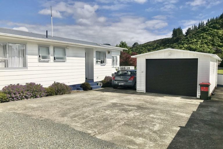 Photo of property in 2/71 Gemstone Drive, Birchville, Upper Hutt, 5018