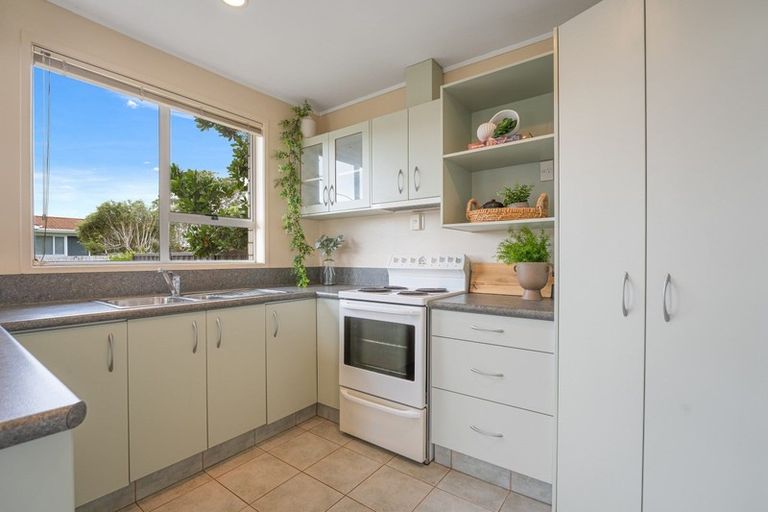 Photo of property in 5c Riversdale Drive, Merrilands, New Plymouth, 4312