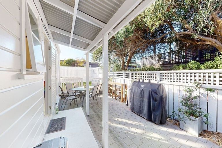 Photo of property in 96 Marine Parade, Paraparaumu Beach, Paraparaumu, 5032