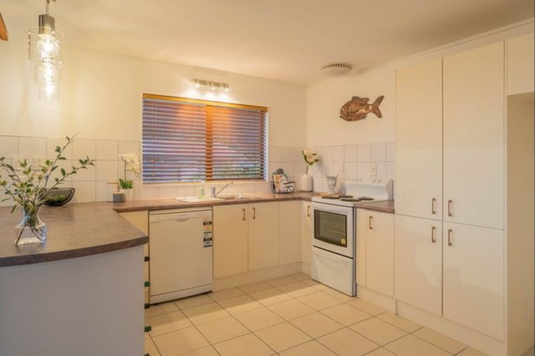 Photo of property in 19a Huia Street, Waikanae, 5036
