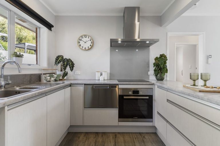 Photo of property in 2/26 Paramu Avenue, Birkdale, Auckland, 0626