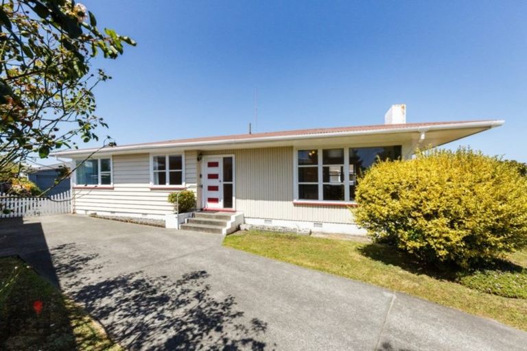 Photo of property in 35 Karamea Crescent, Kelvin Grove, Palmerston North, 4414