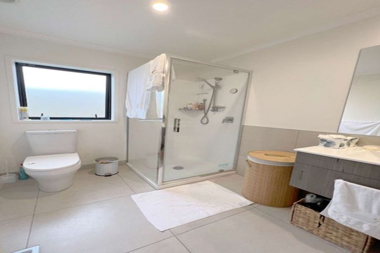 Photo of property in 3 Downsview Road, Pakuranga Heights, Auckland, 2010