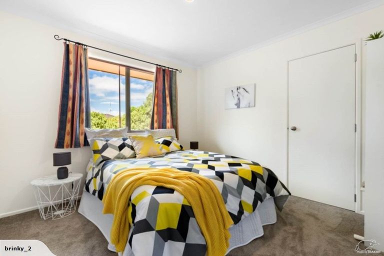 Photo of property in 2 Frank Knight Place, Waiuku, 2123