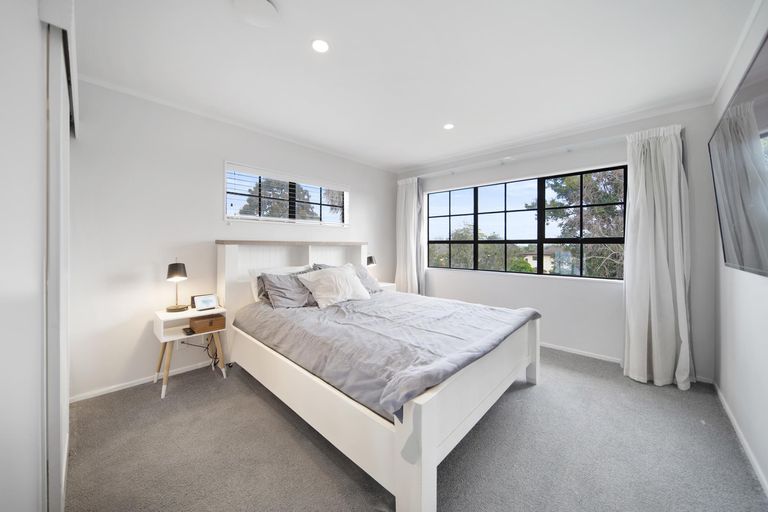 Photo of property in 6 Crestlands Place, Papakura, 2110