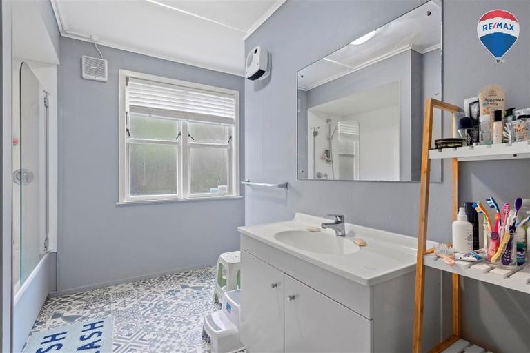 Photo of property in 24 Norana Road, Maoribank, Upper Hutt, 5018