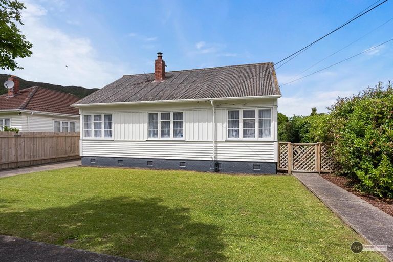 Photo of property in 2 Rumgay Street, Fairfield, Lower Hutt, 5011