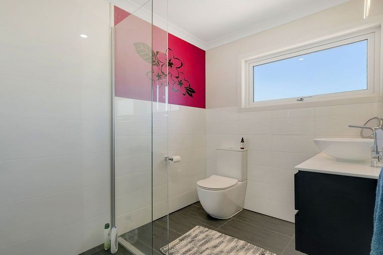 Photo of property in 32 Sea Vista Drive, Pukerua Bay, 5026