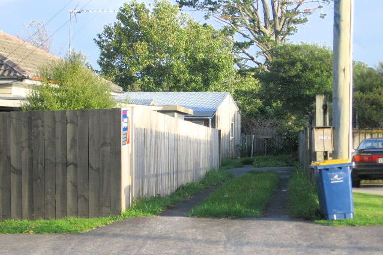 Photo of property in 1/386 West Coast Road, Glen Eden, Auckland, 0602