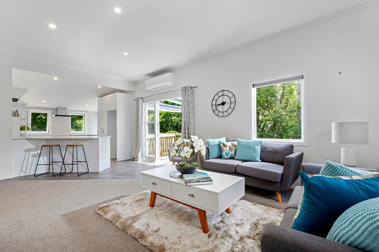 Photo of property in 1/5 Scarlock Avenue, Browns Bay, Auckland, 0630