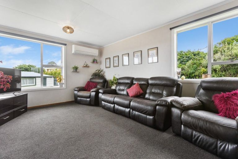 Photo of property in 14 Naumai Place, Spotswood, New Plymouth, 4310