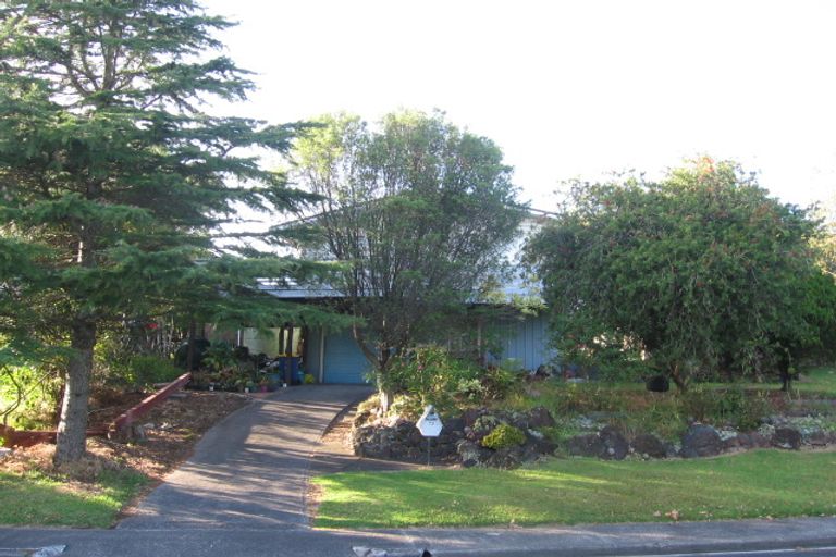 Photo of property in 72 Bruce Road, Glenfield, Auckland, 0629