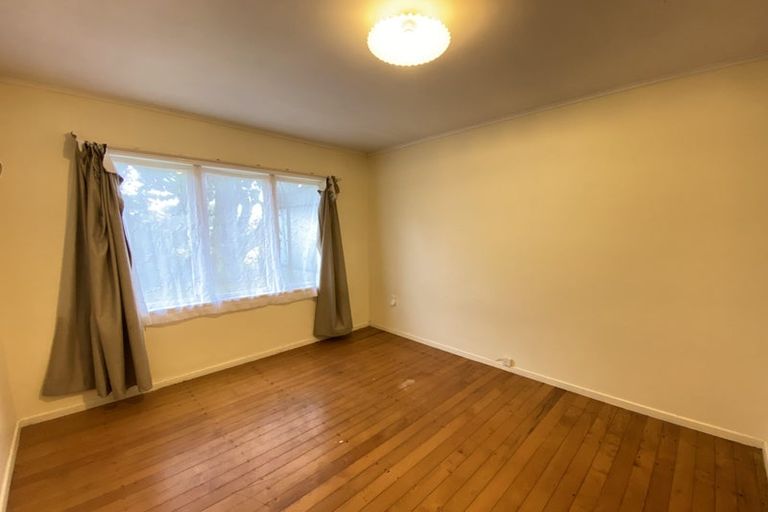 Photo of property in 1/66 Buscomb Avenue, Henderson, Auckland, 0610