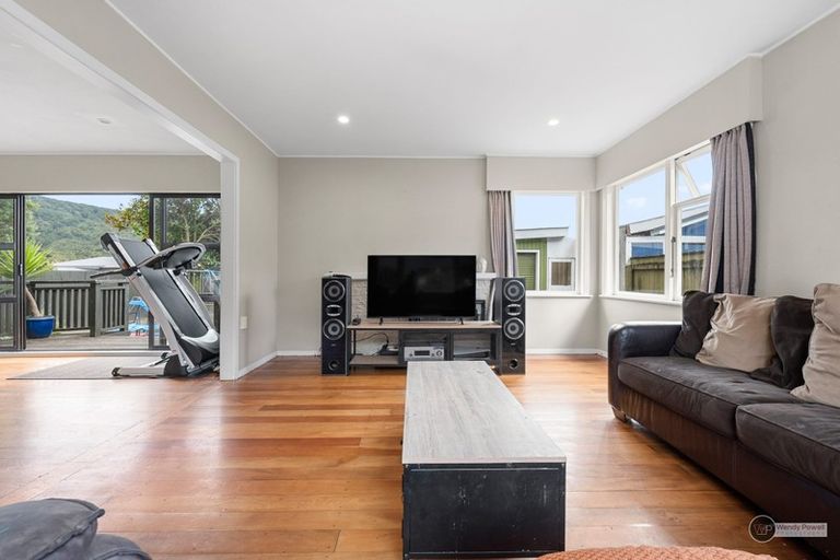 Photo of property in 32 Coast Road, Wainuiomata, Lower Hutt, 5014