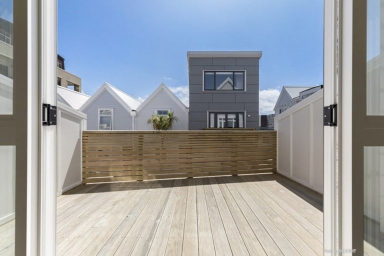 Photo of property in Pirie Street Townhouses, 31/35 Pirie Street, Mount Victoria, Wellington, 6011