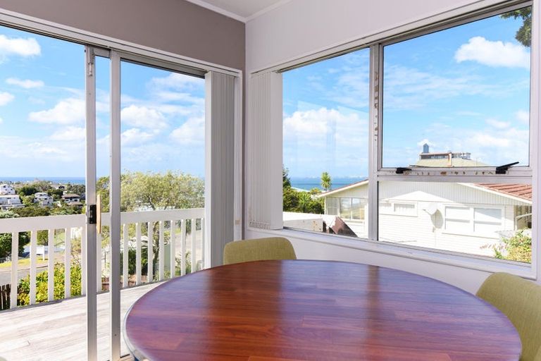 Photo of property in 2/401 East Coast Road, Mairangi Bay, Auckland, 0630