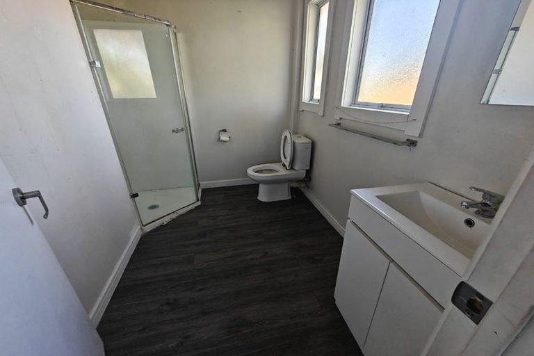 Photo of property in 2/84 Lynwood Road, New Lynn, Auckland, 0600