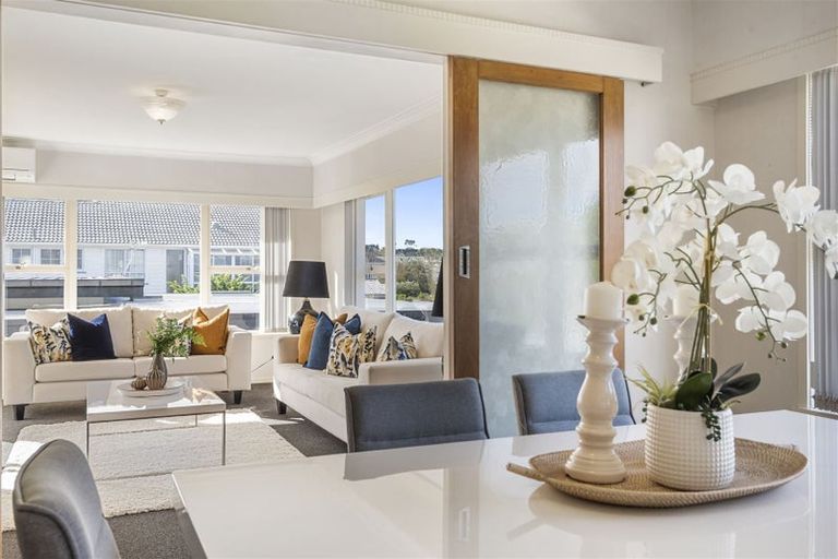 Photo of property in 225 Forrest Hill Road, Forrest Hill, Auckland, 0620