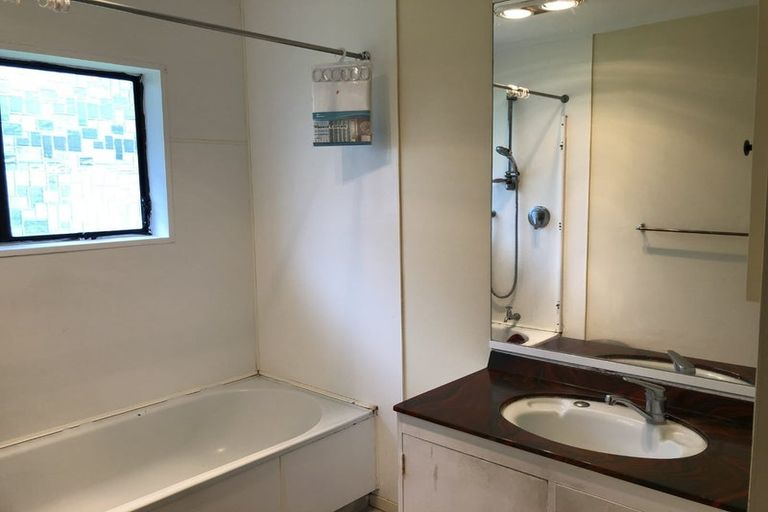 Photo of property in 243 Queen Street, Pukekohe, 2120