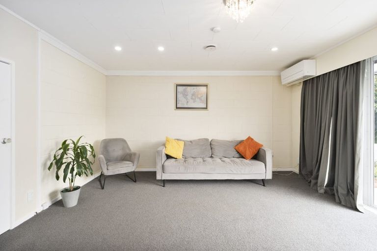 Photo of property in 2/27 Spence Road, Henderson, Auckland, 0612