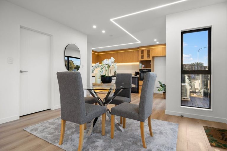 Photo of property in 1/31 Akoranga Drive, Northcote, Auckland, 0627