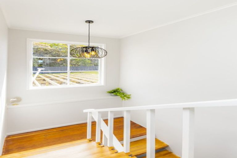 Photo of property in 6 Brouder Place, Hillpark, Auckland, 2102
