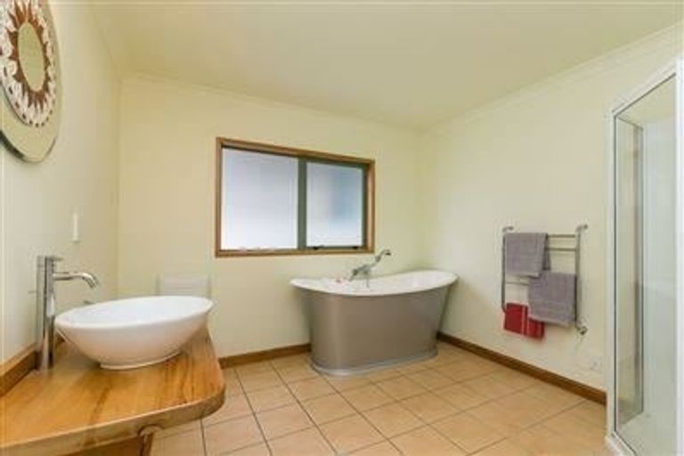 Photo of property in 10 Ocean Parade, Pukerua Bay, 5026