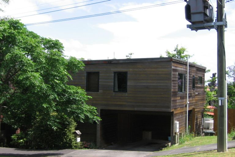 Photo of property in 2c Cradock Street, Avondale, Auckland, 1026