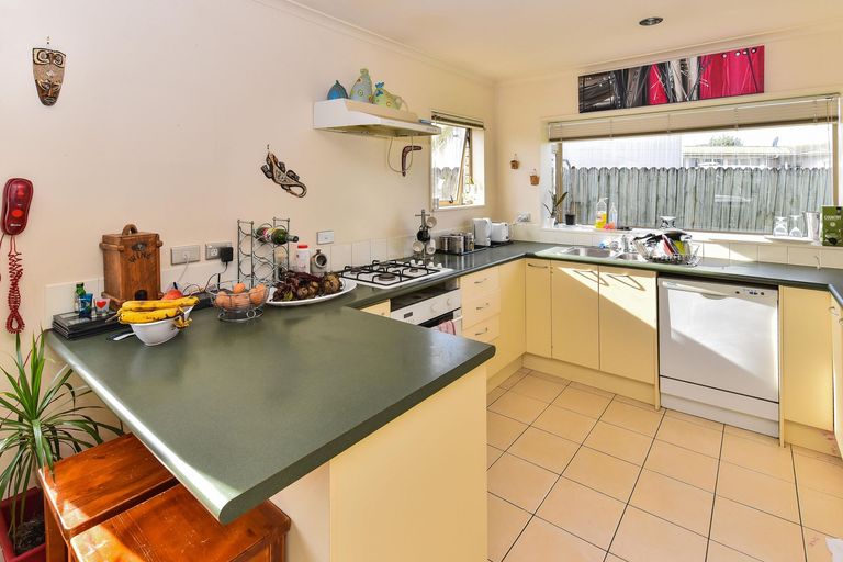 Photo of property in 6 Grangewood Close, Favona, Auckland, 2024