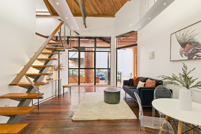 Photo of property in Courtenay Mews Apartments, 3/14 Alpha Street, Te Aro, Wellington, 6011