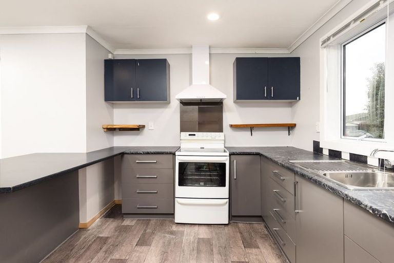 Photo of property in 12 Rhodes Street, Waimate, 7924