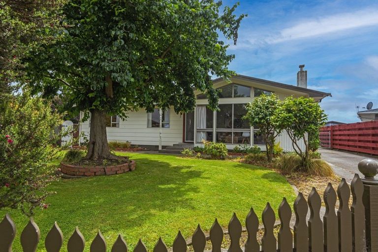Photo of property in 23 Palliser Place, Milson, Palmerston North, 4414