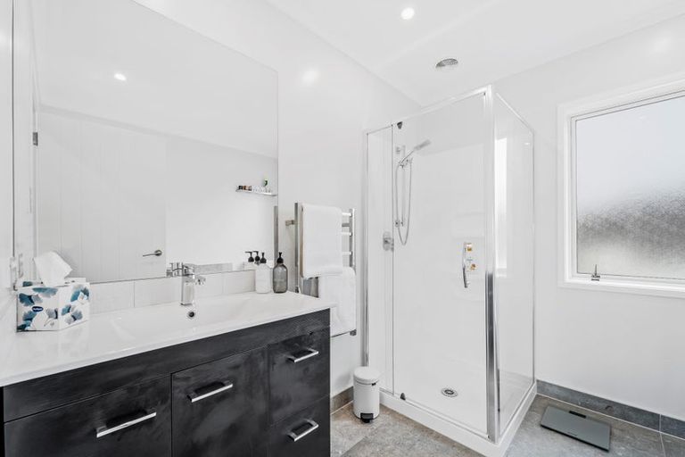 Photo of property in 92 Arran Point Parade, Orewa, 0931