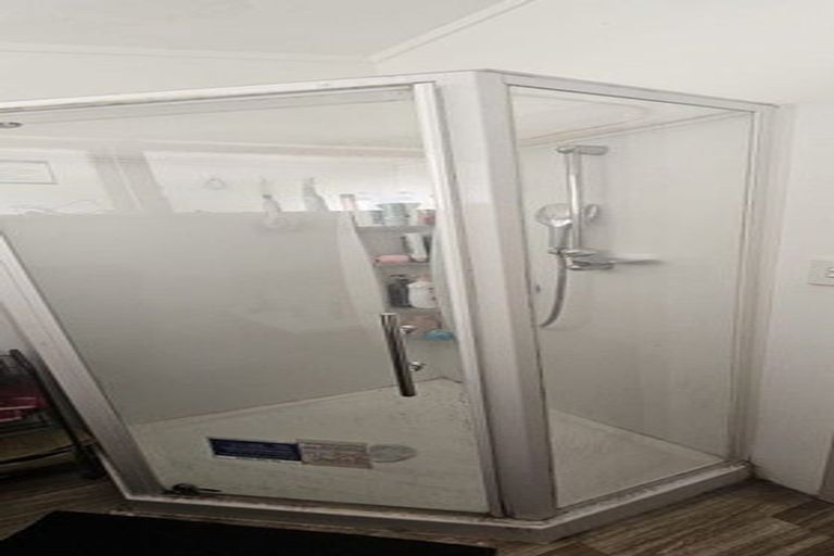 Photo of property in 557 Glenfield Road, Glenfield, Auckland, 0629