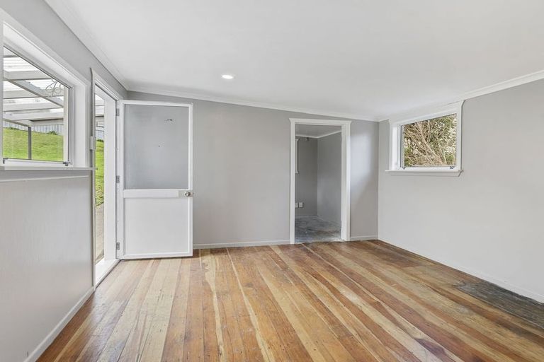 Photo of property in 3 Scott Street, Moturoa, New Plymouth, 4310