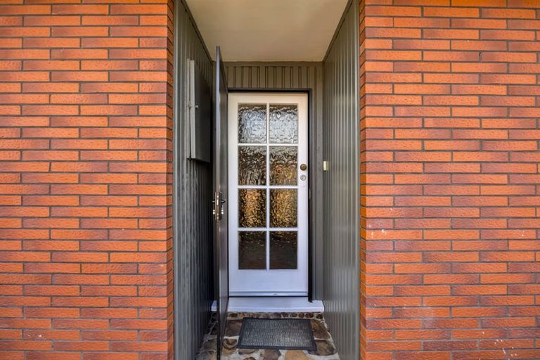 Photo of property in 8 Longview Drive, Merrilands, New Plymouth, 4312