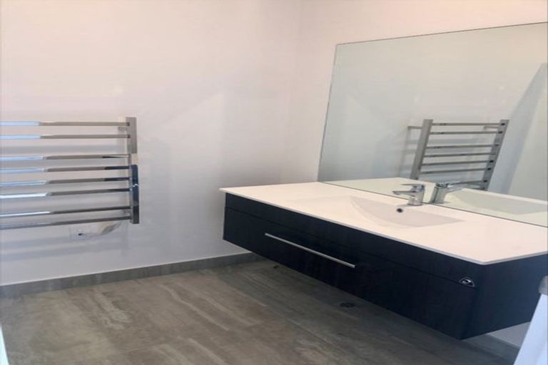 Photo of property in 2/62 Spenmoor Street, Newlands, Wellington, 6037