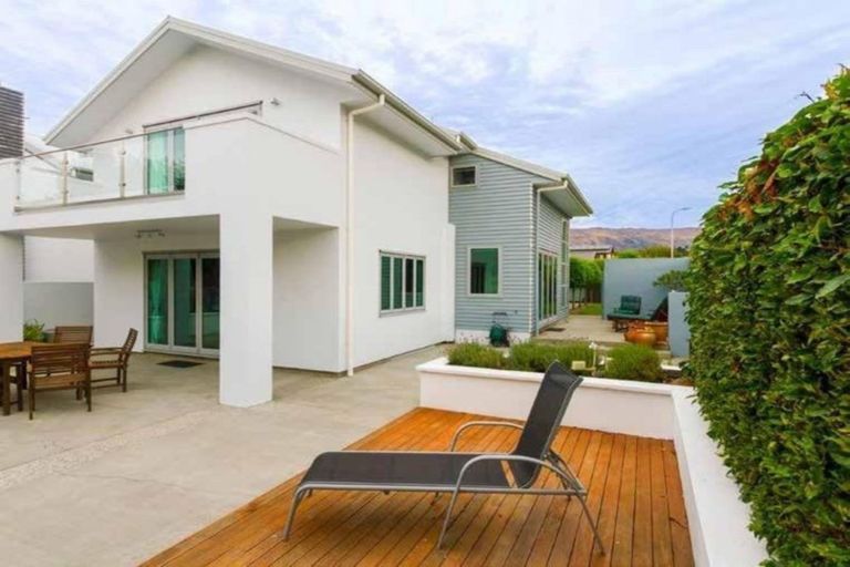 Photo of property in 15 Jessies Crescent, Wanaka, 9305