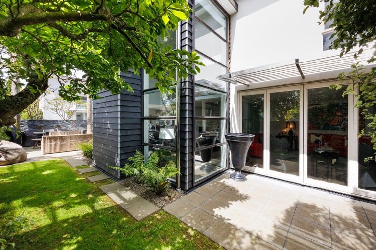 Photo of property in 297 Fitzherbert Avenue, West End, Palmerston North, 4410