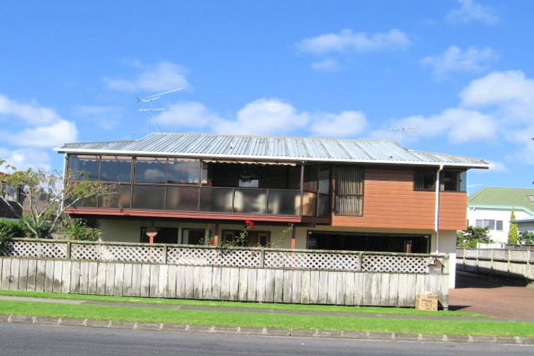 Photo of property in 2/3 Devon Road, Bucklands Beach, Auckland, 2012