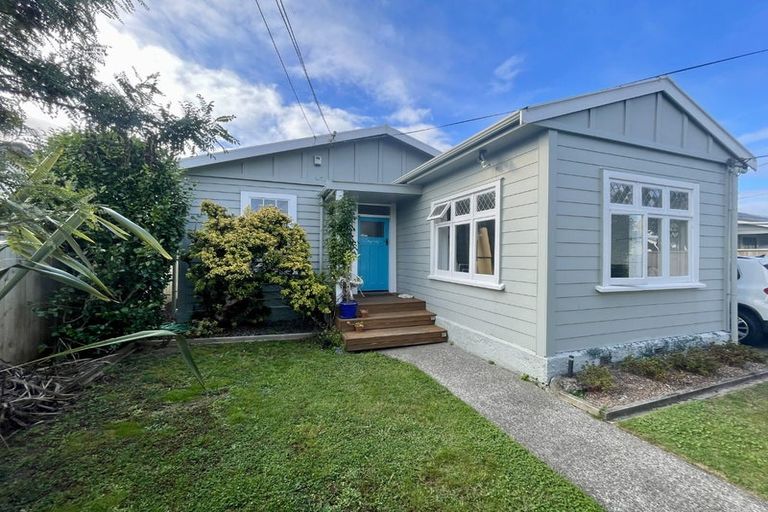 Photo of property in 30 Awamutu Grove, Waiwhetu, Lower Hutt, 5010
