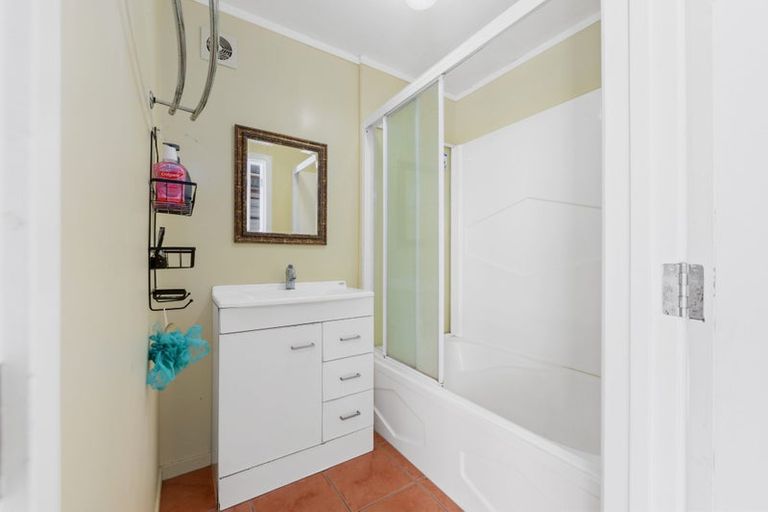 Photo of property in 218 Hillcrest Road, Hillcrest, Hamilton, 3216