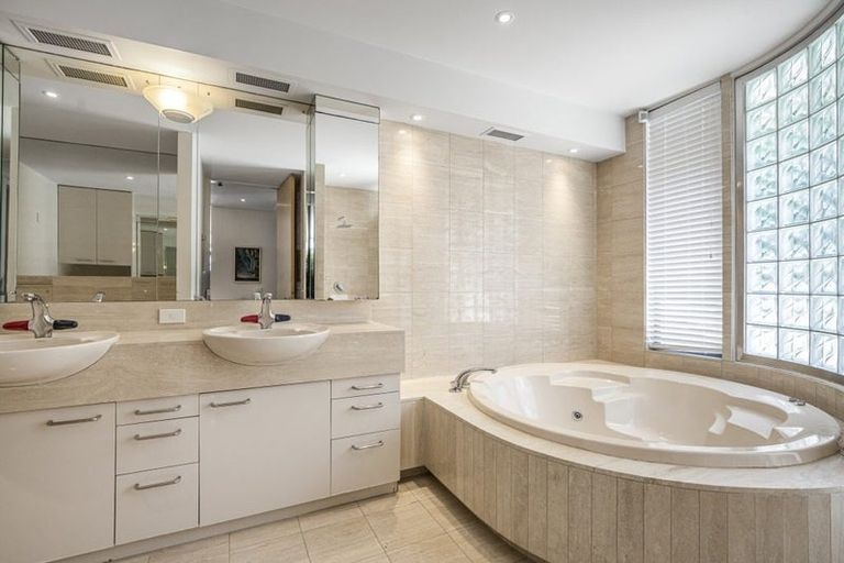 Photo of property in 10b Paritai Drive, Orakei, Auckland, 1071