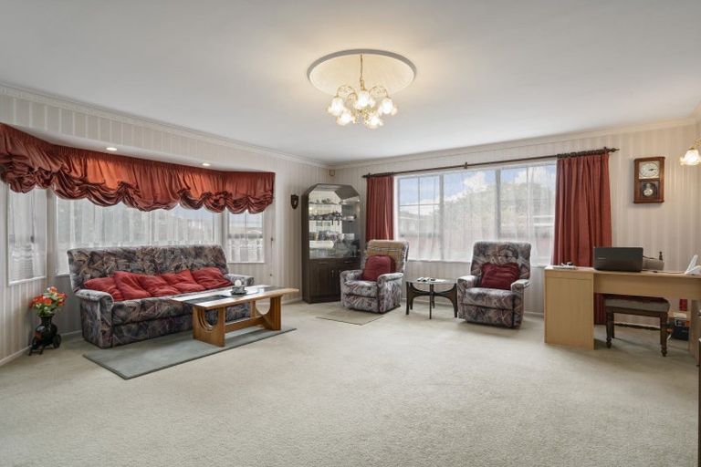 Photo of property in 17 Waddington Drive, Naenae, Lower Hutt, 5011