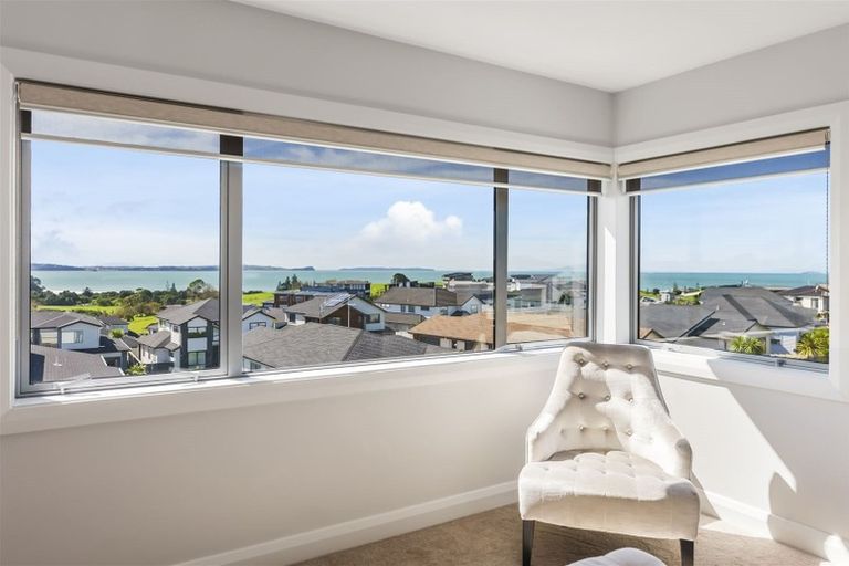 Photo of property in 33 Te Oneroa Way, Long Bay, Auckland, 0630