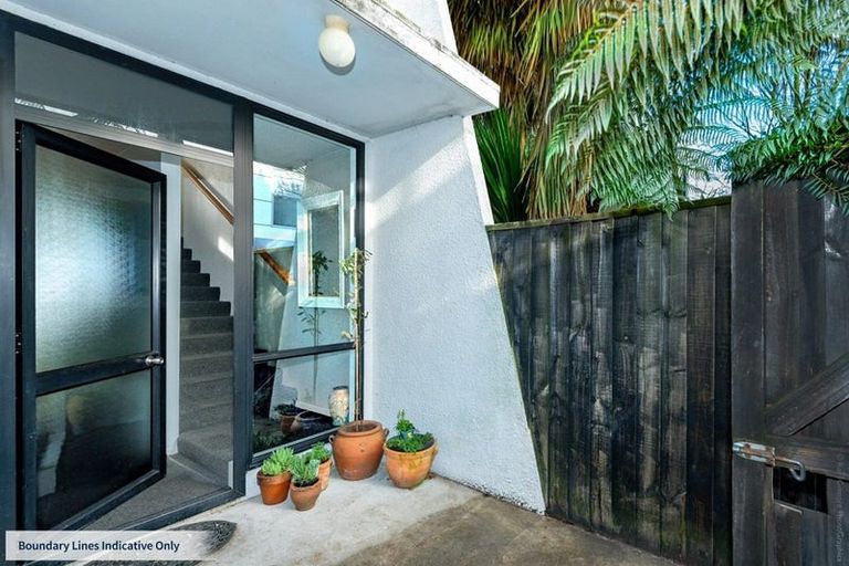 Photo of property in 2/88 Antigua Street, Addington, Christchurch, 8024
