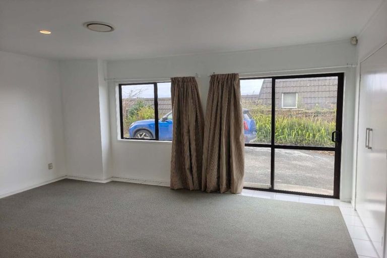 Photo of property in 112 Whangaparaoa Road, Red Beach, 0932