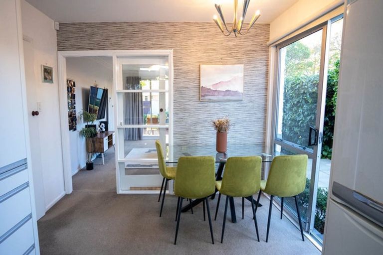 Photo of property in 35 Montclare Avenue, Avonhead, Christchurch, 8042